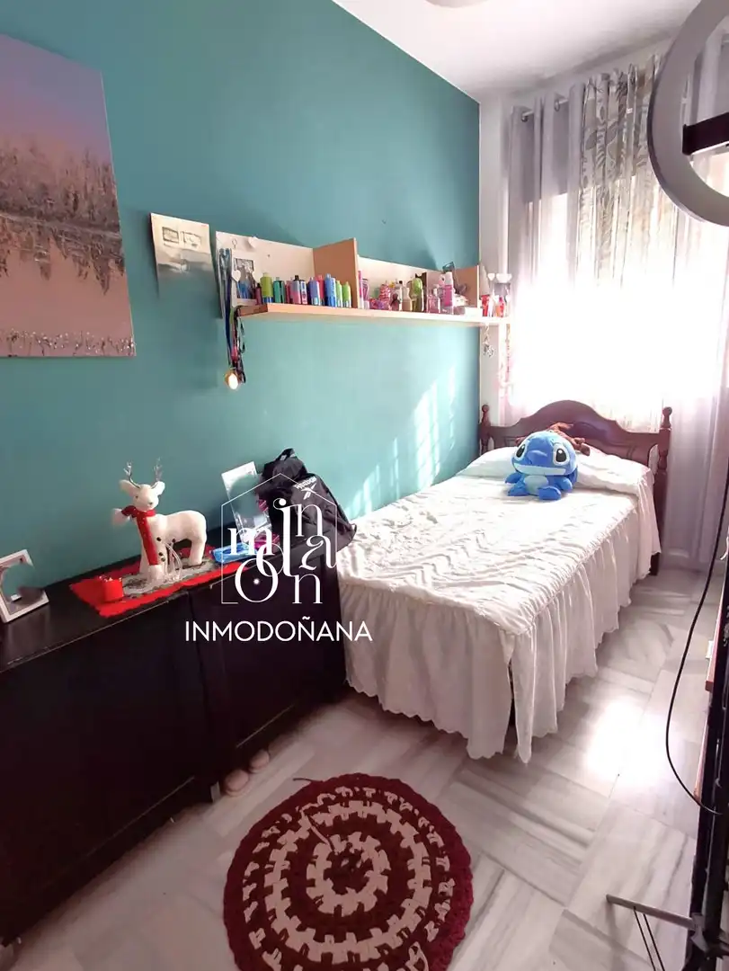 Habitación de Casa adosada en venta en Almonte con Aire acondicionado, Trastero y Piscina comunitaria
