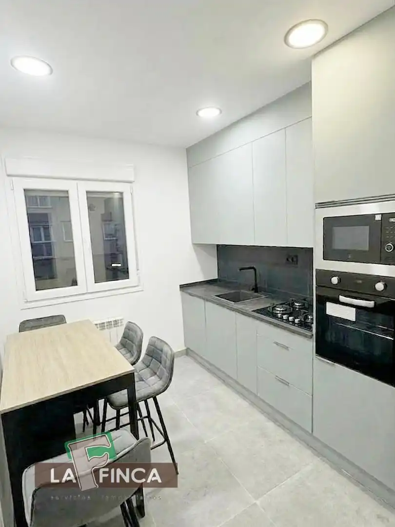 Cocina de Piso en venta en Gijón  con Calefacción, Trastero y Amueblado
