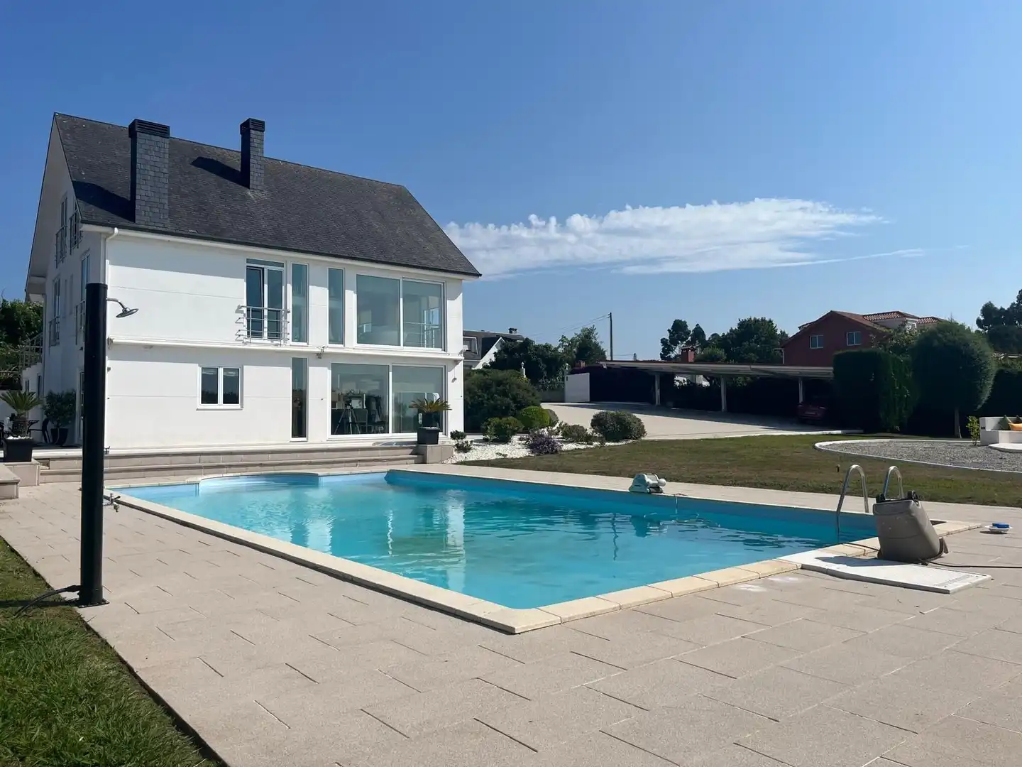 Piscina de Casa o xalet en venda en Oleiros amb Calefacció, Jardí privat i Terrassa