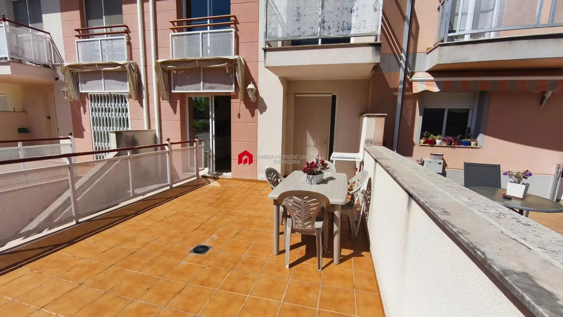 Terrasse von Einfamilien-Reihenhaus zum Verkauf in Roquetes mit Klimaanlage, Heizung und Privatgarten