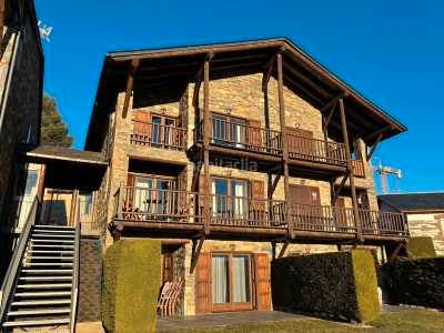 Vista exterior de Dúplex de lloguer en Alp amb Calefacció, Parquet i Moblat