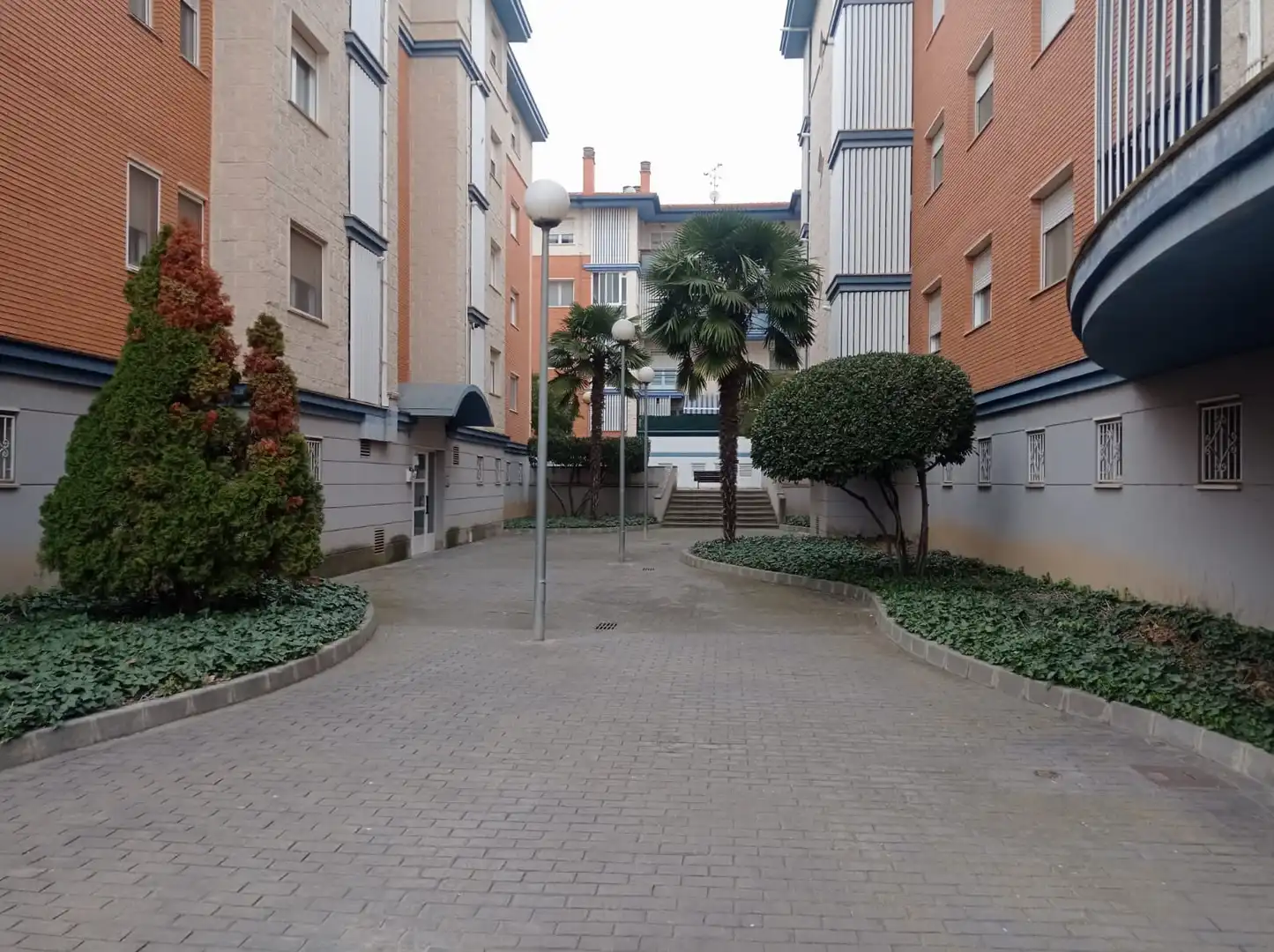 Parking de Piso en venta en Monzón con Calefacción, Terraza y Trastero