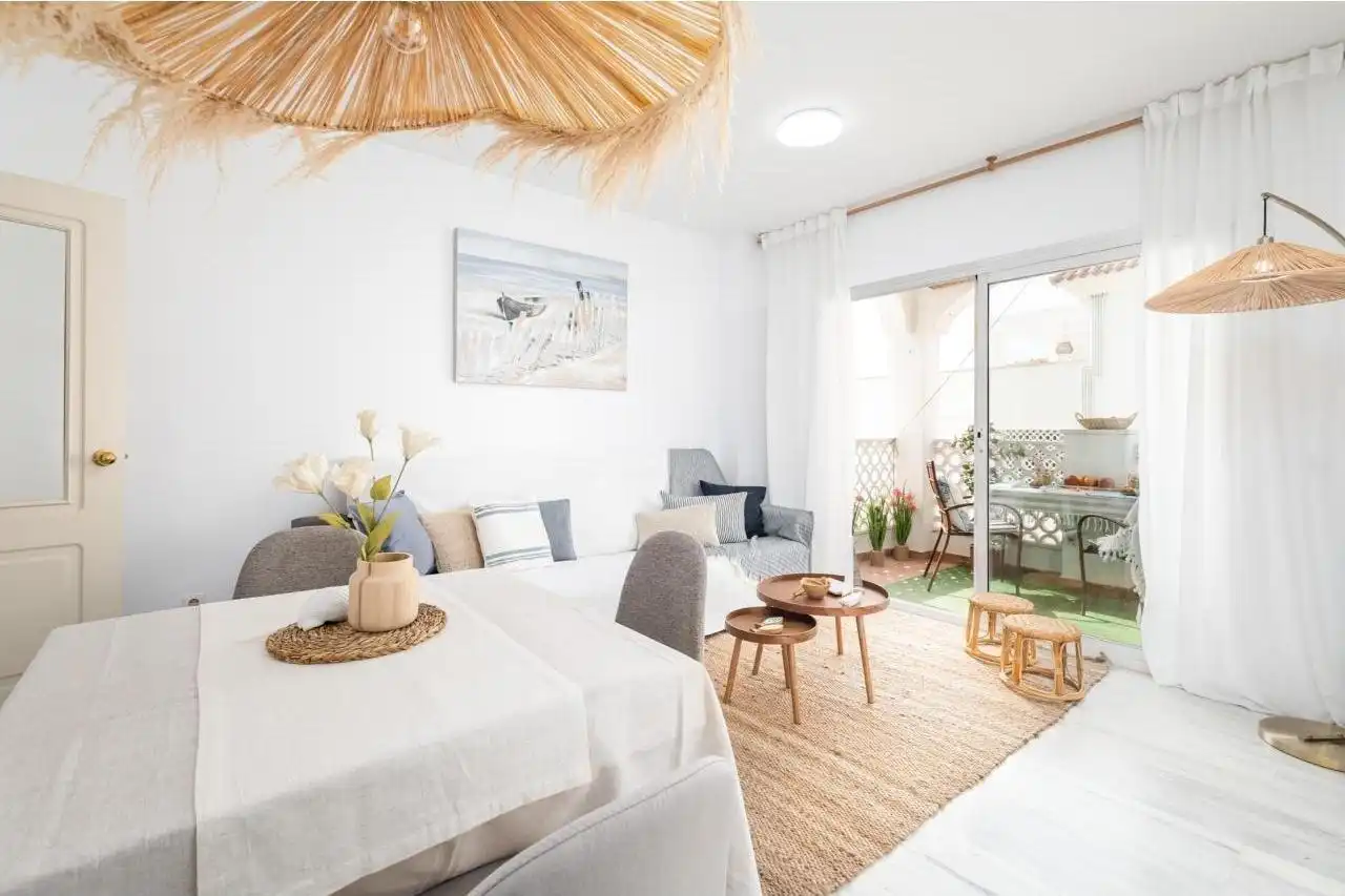 Sala d'estar de Pis en venda en Torremolinos amb Jardí privat, Terrassa i Traster