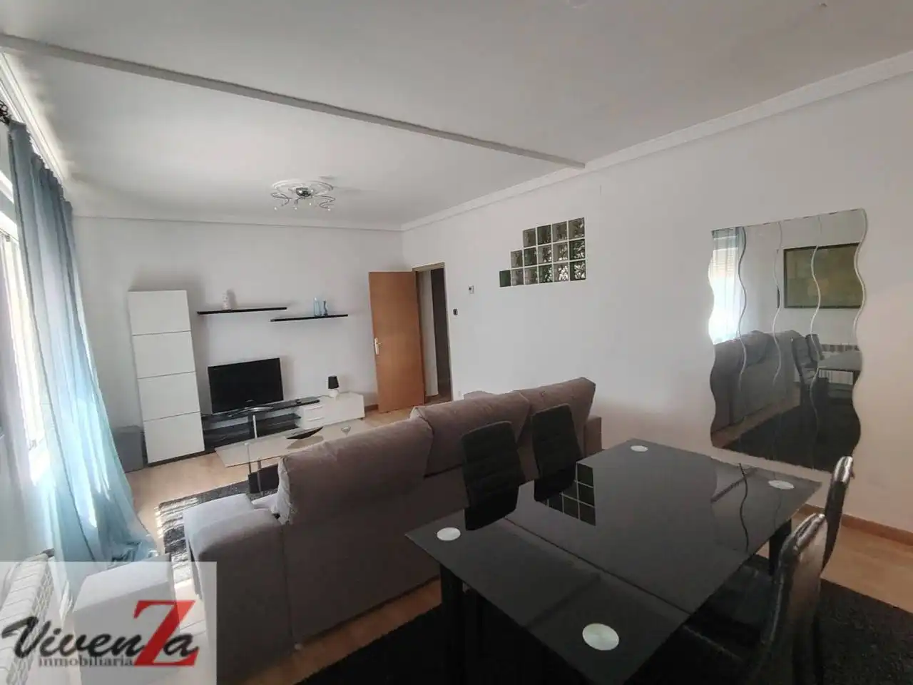 Sala d'estar de Pis en venda en Zamora Capital  amb Calefacció, Moblat i Balcó