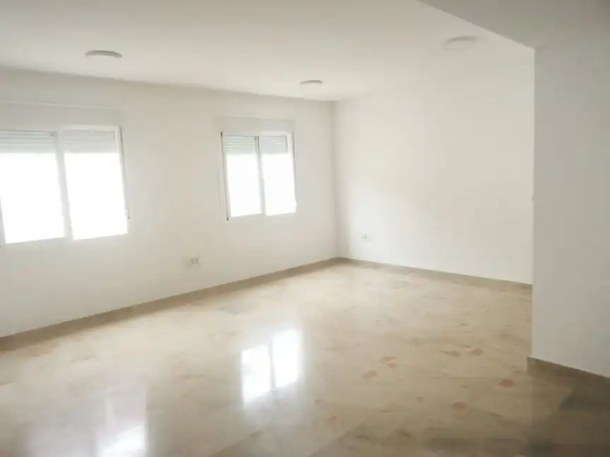 Büro zum Verkauf in Gines mit Klimaanlage und Heizung