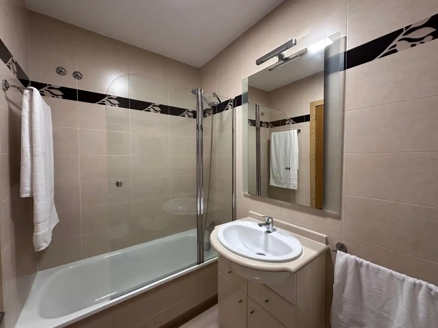 Badezimmer von Wohnung zum Verkauf in Ames mit Heizung, Parkett und Abstellraum