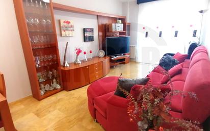 Sala d'estar de Pis en venda en Cerdanyola del Vallès amb Aire condicionat i Balcó