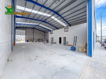 Nau industrial en venda a Cármenes - Ríos