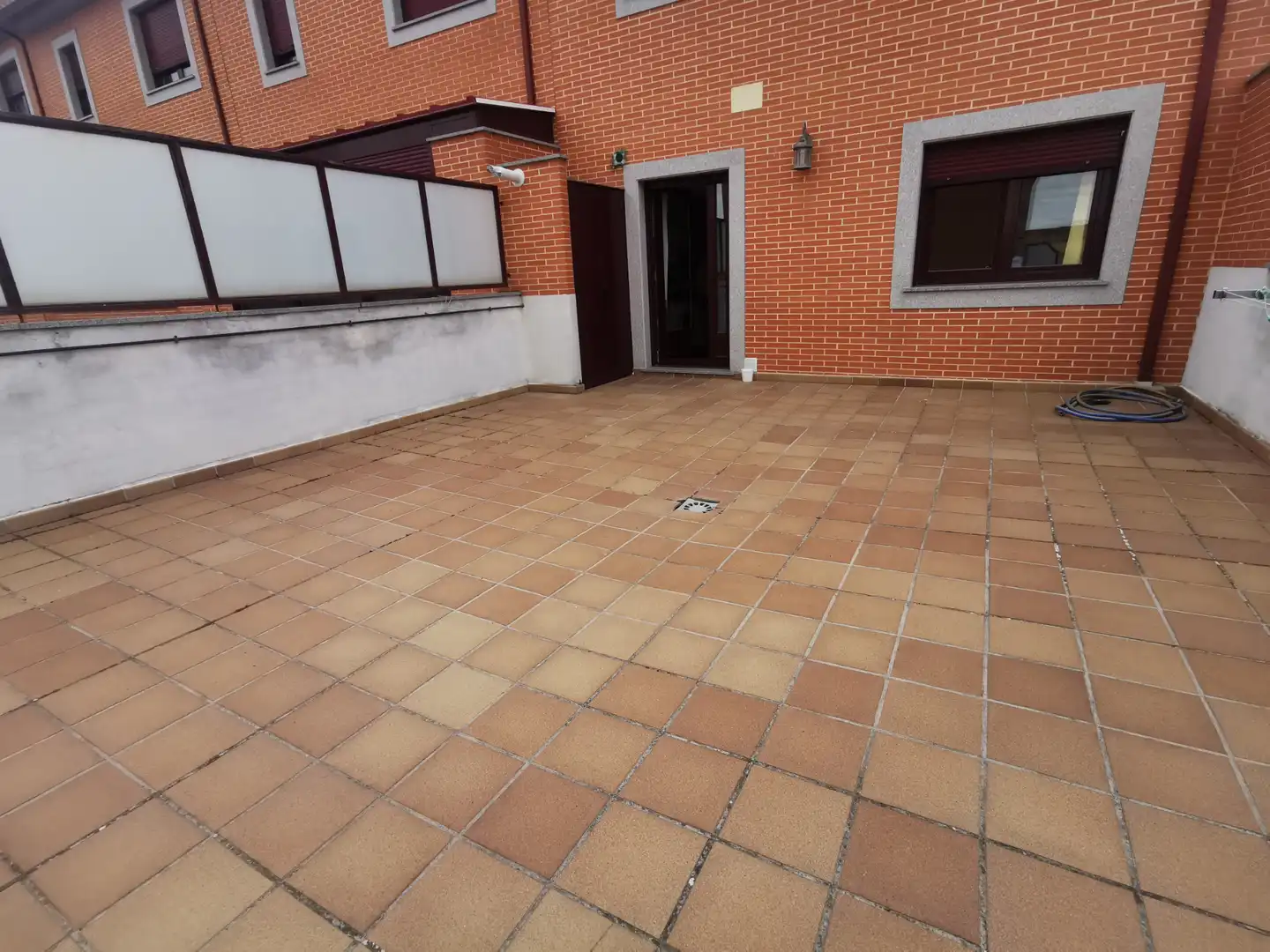 Casa aparellada amb terrassa en venda a Calle Rafael Lapesa, imagen 13