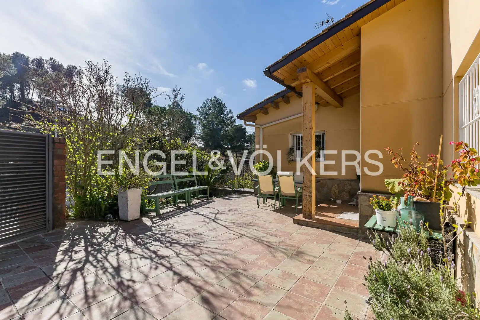 Terrassa de Casa o xalet en venda en Rubí amb Calefacció, Jardí privat i Parquet