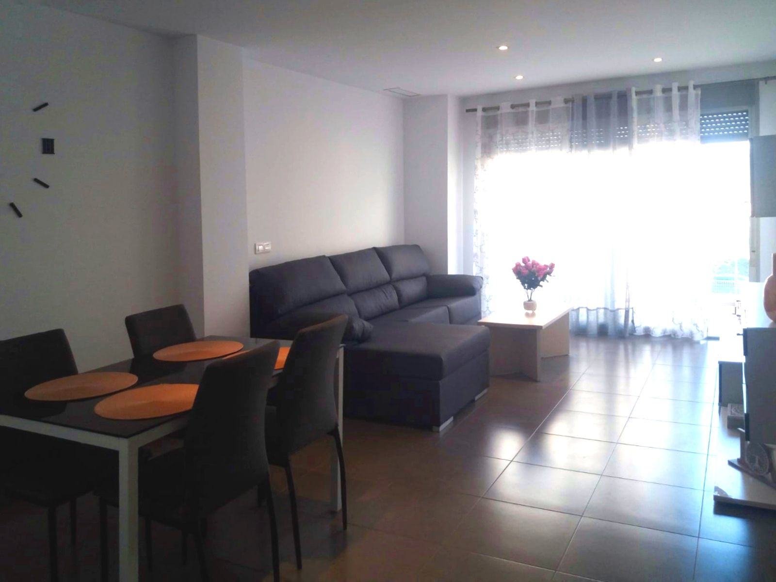 Sala d'estar de Pis de lloguer en Elche / Elx amb Balcó i Piscina comunitària