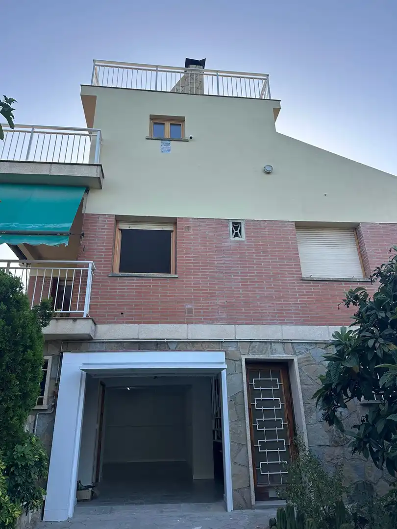 Vista exterior de Casa o xalet de lloguer en Cervelló amb Calefacció, Forn i TV