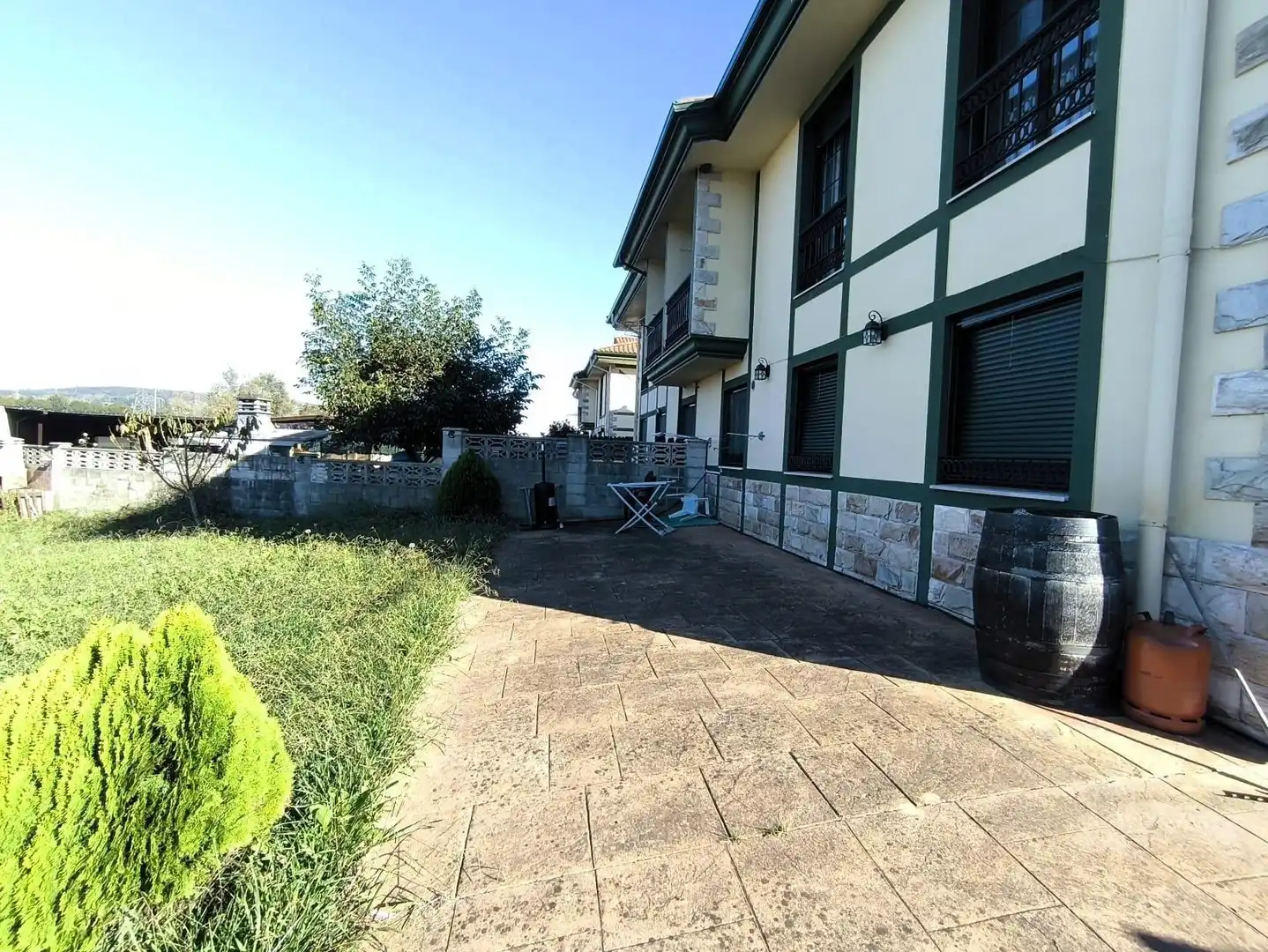 Vista exterior de Planta baja en venta en Penagos, Cantabria