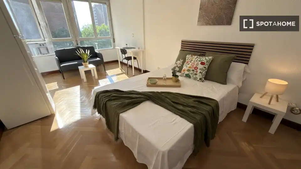 Bedroom of Flat for rent in Madrid  with Air Conditioner, Heating and Furnished