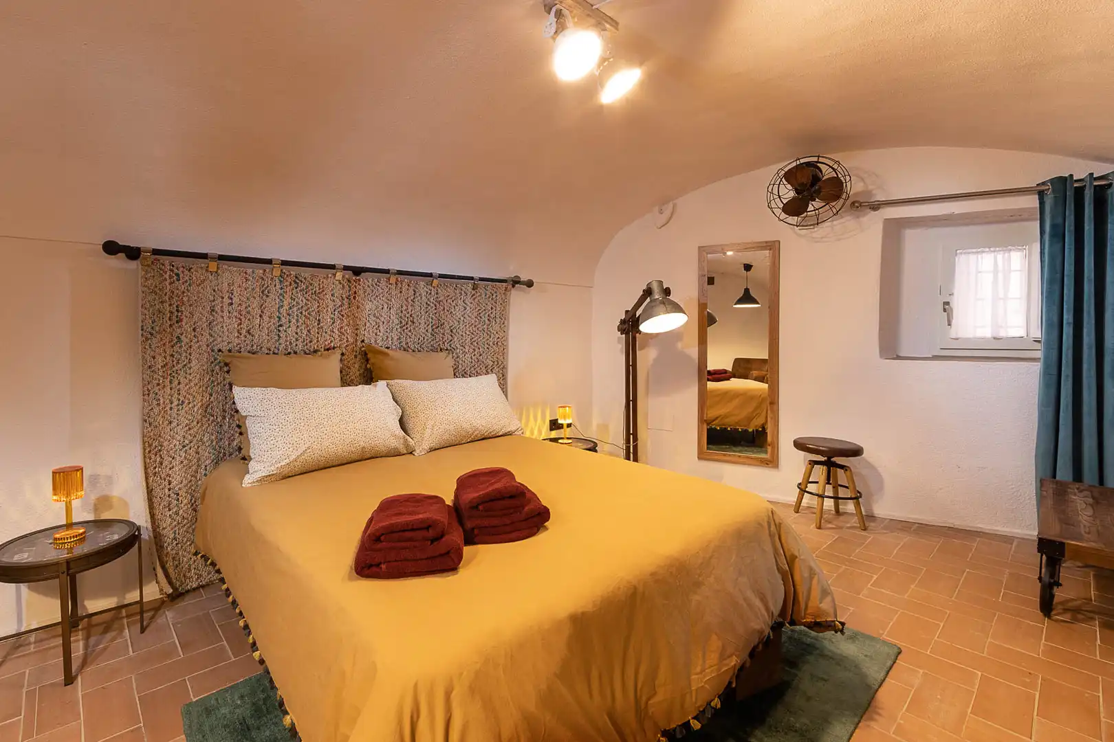 Habitación de Finca rústica en venta en Cistella con Aire acondicionado, Calefacción y Jardín privado