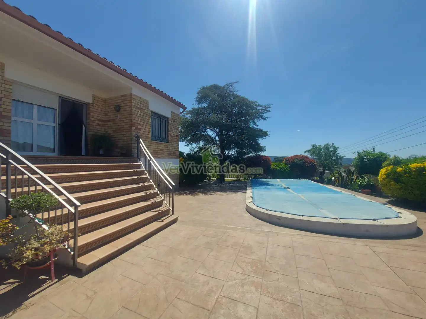 Vista exterior de Casa o xalet en venda en Sant Llorenç d'Hortons amb Jardí privat, Terrassa i Piscina