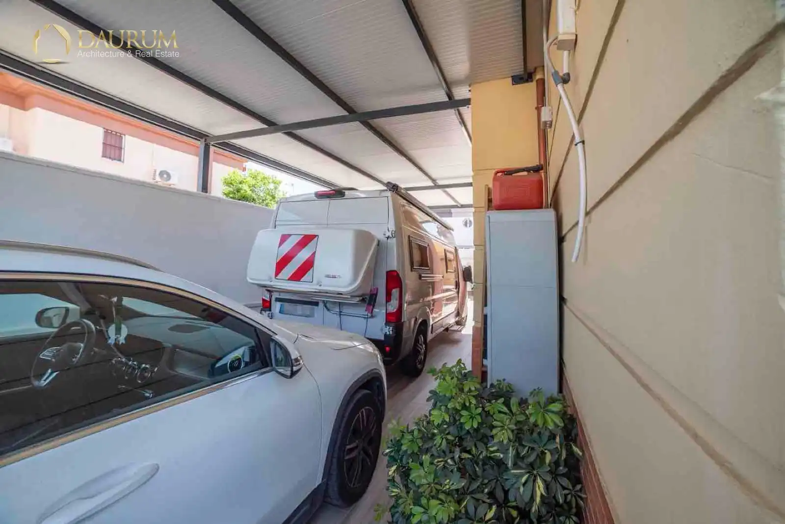 Parking de Casa adosada en venta en Bormujos con Aire acondicionado, Calefacción y Terraza