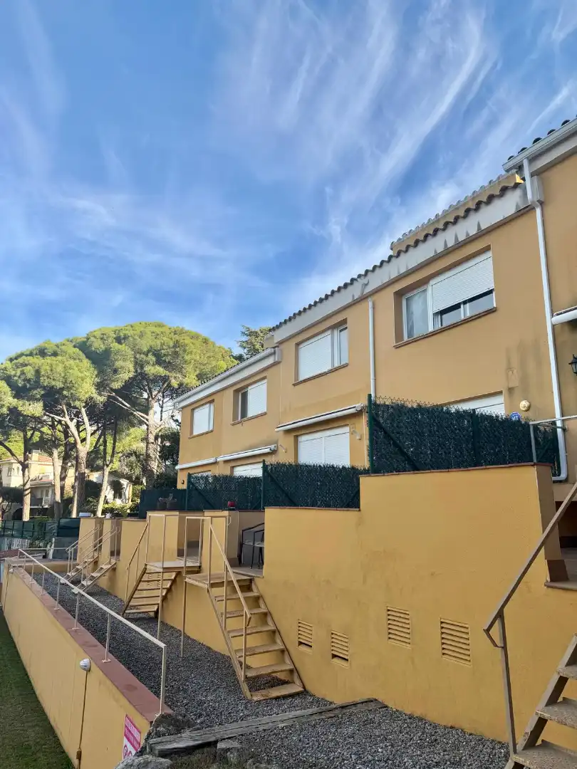Vista exterior de Casa o chalet en venta en Castell d'Aro, Platja d'Aro i s'Agaró con Aire acondicionado, Calefacción y Jardín privado