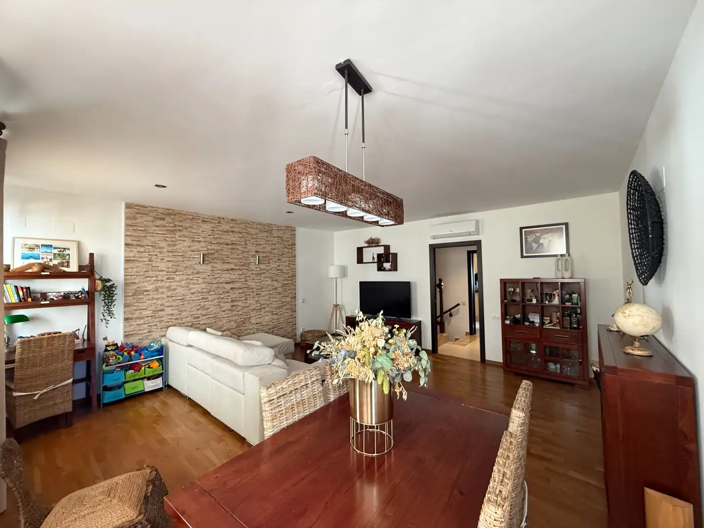 Sala de estar de Casa adosada en venta en Agullent con Aire acondicionado, Calefacción y Amueblado