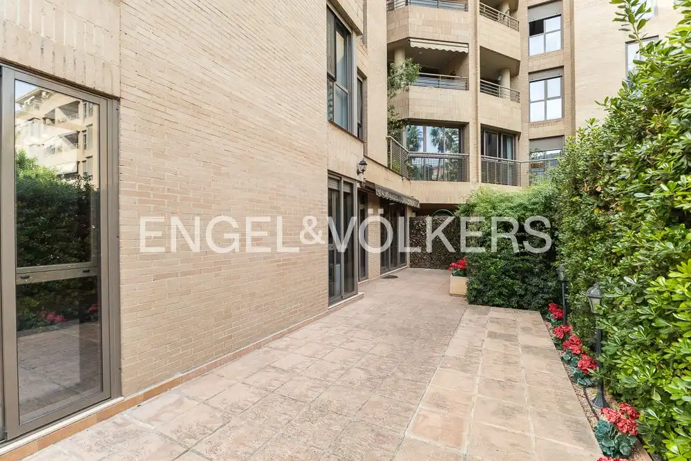 Terraza de Piso en venta en Valencia con Aire acondicionado, Calefacción y Jardín privado