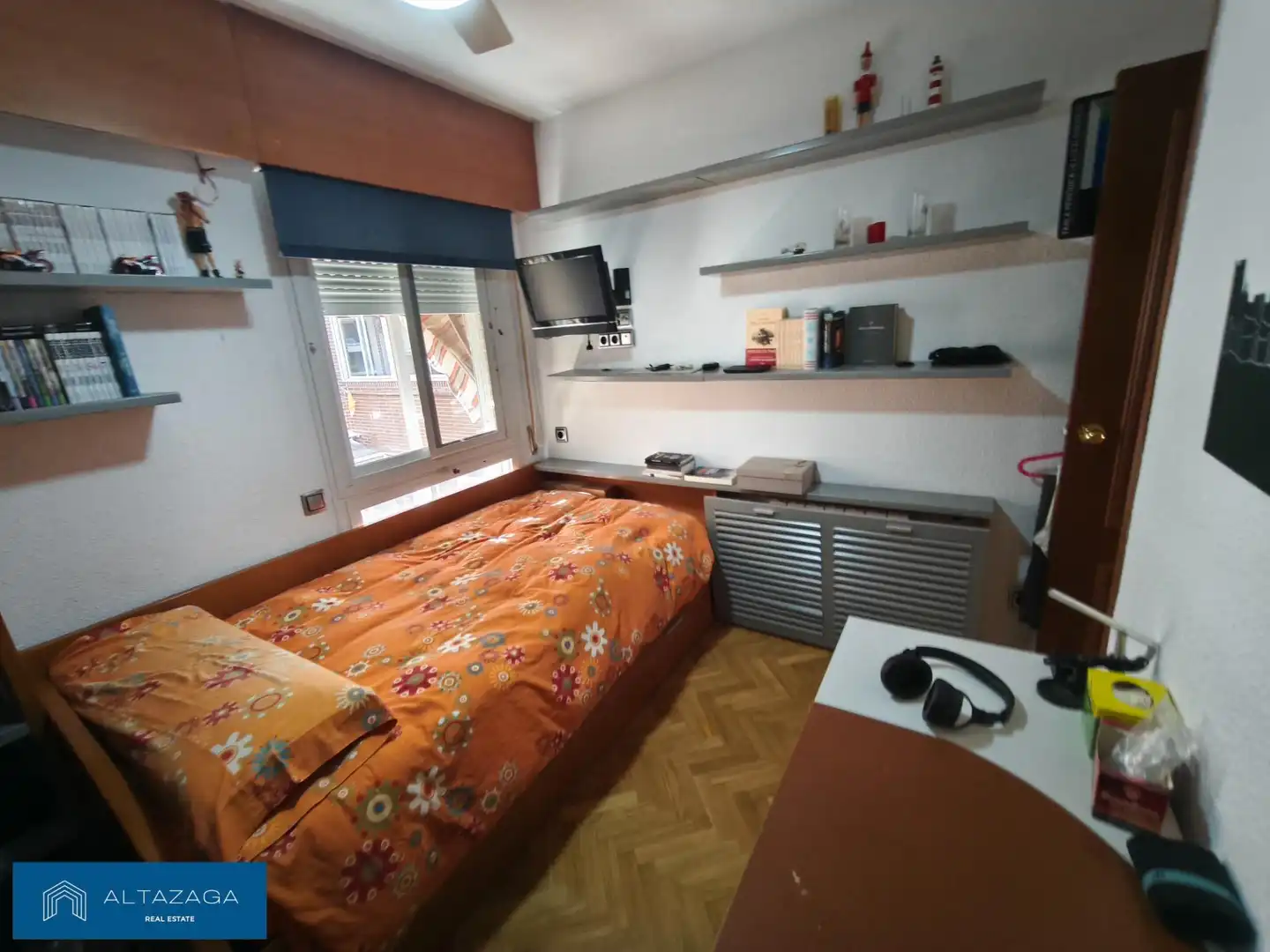 Bedroom of Flat for sale in San Sebastián de los Reyes  with Air Conditioner, Heating and Storage room