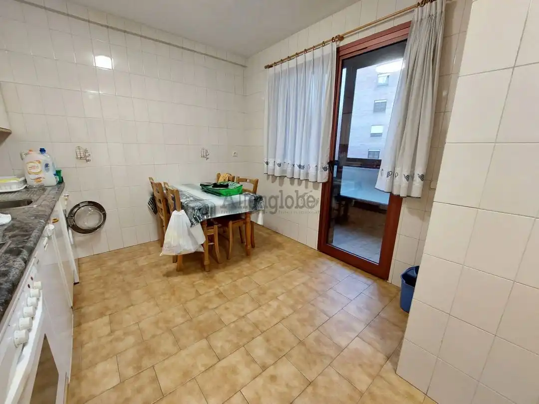 Kitchen of Flat for rent in Oviedo   with Heating