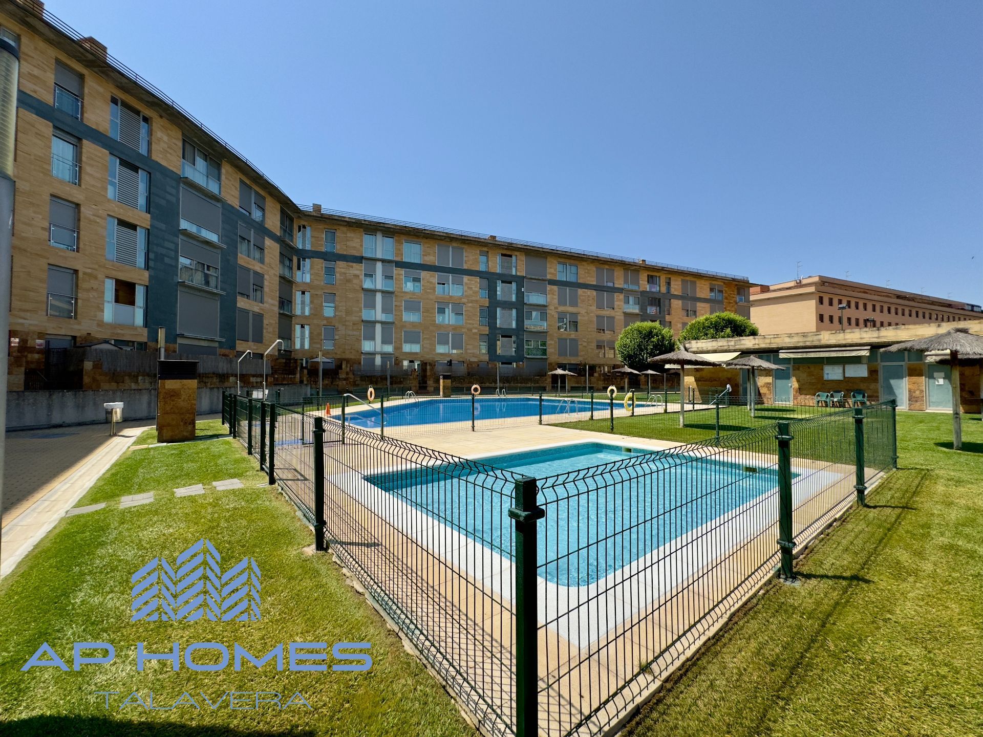 Swimming pool of Flat for sale in Talavera de la Reina  with Air Conditioner, Heating and Terrace