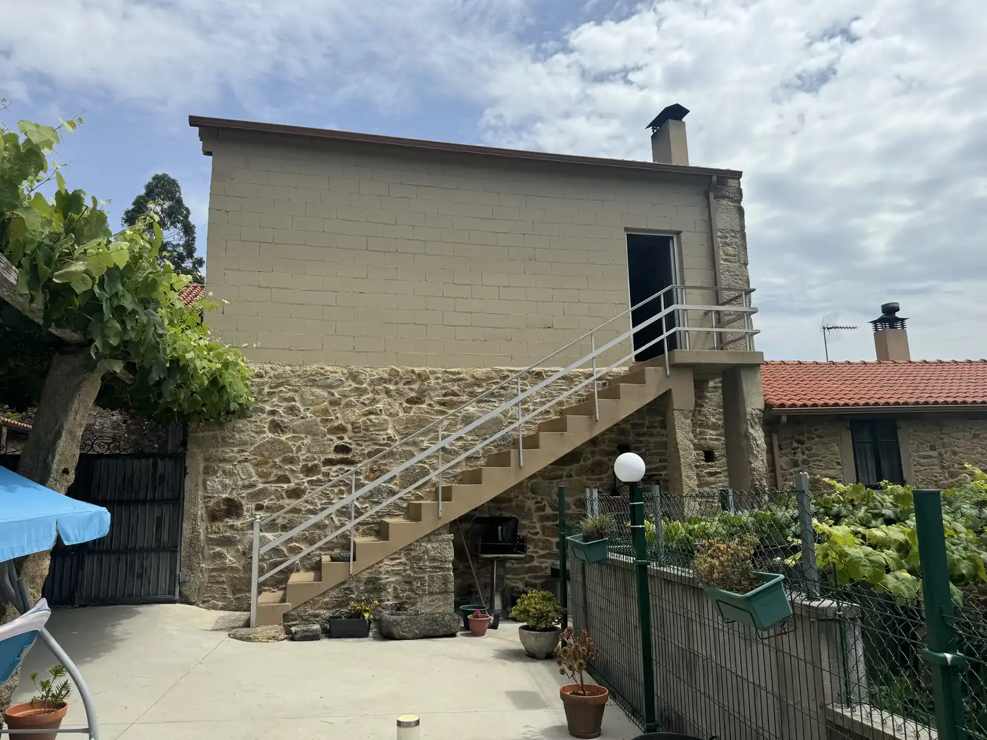 Vista exterior de Finca rústica en venta en Outes con Calefacción, Jardín privado y Terraza