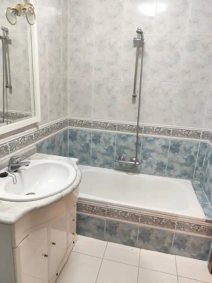 Badezimmer von Wohnung zum Verkauf in Palencia mit Heizung und Terrasse