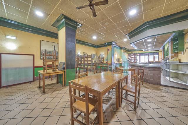 Local comercial en Venta en Avenida Torrelavega en Fozaneldi - Tenderina