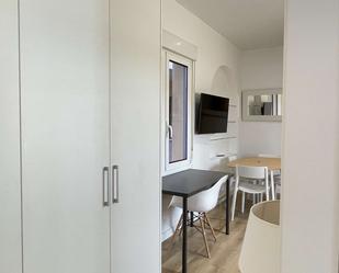 Bedroom of Study to share in  Madrid Capital  with Air Conditioner and Terrace