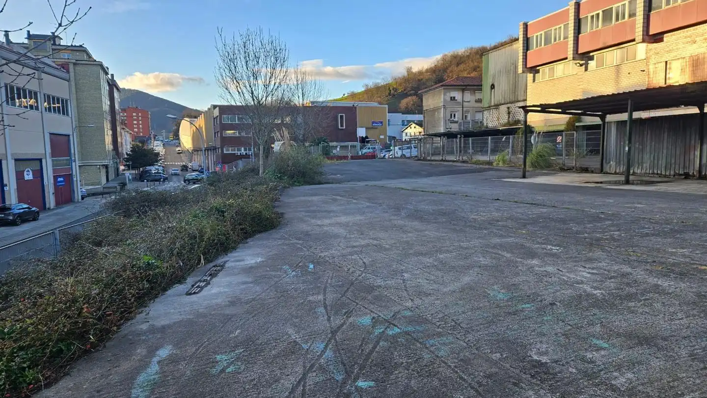 Exterior view of Industrial buildings for rent in Basauri 