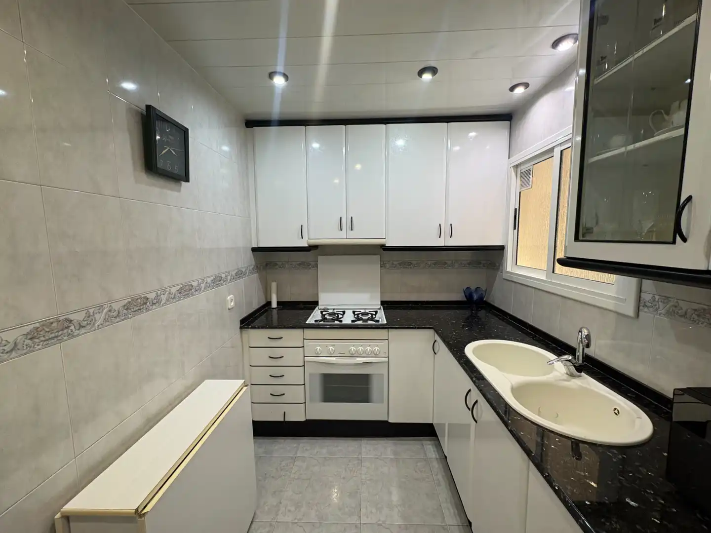 Küche von Wohnung zum Verkauf in Badalona mit Balkon