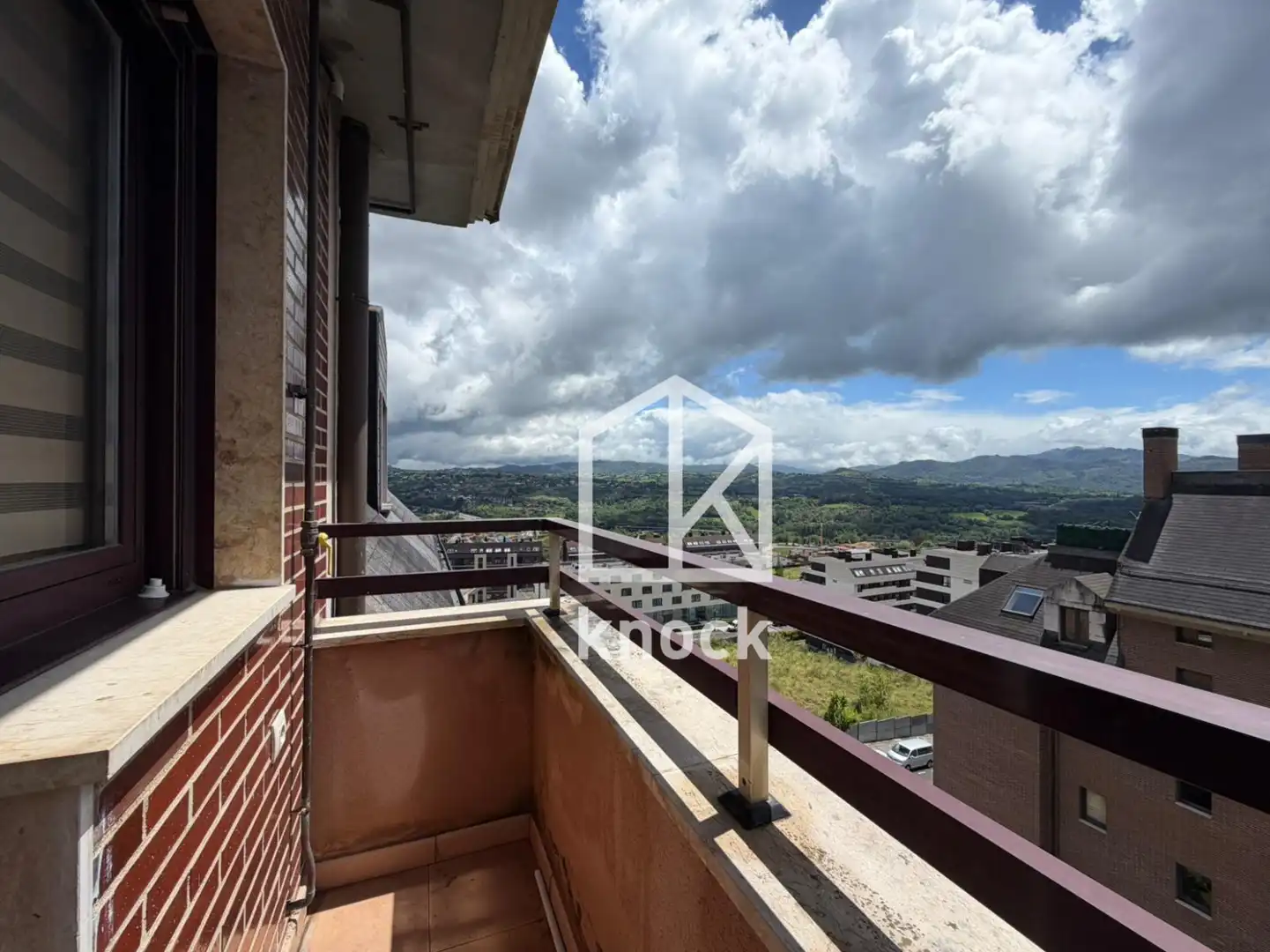 Terraza de Piso en venta en Oviedo  con Calefacción, Jardín privado y Trastero