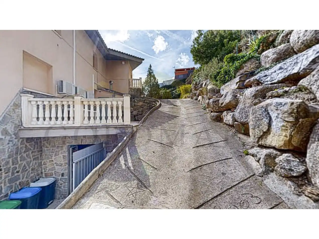Vista exterior de Casa o xalet en venda en Corbera de Llobregat amb Aire condicionat, Calefacció i Jardí privat