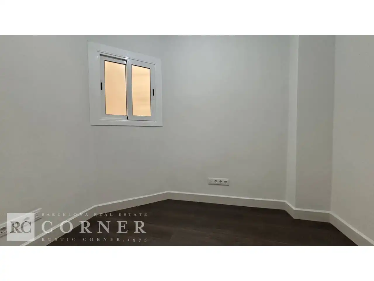 Bedroom of Attic for sale in Barcelona  with Air Conditioner, Heating and Parquet flooring