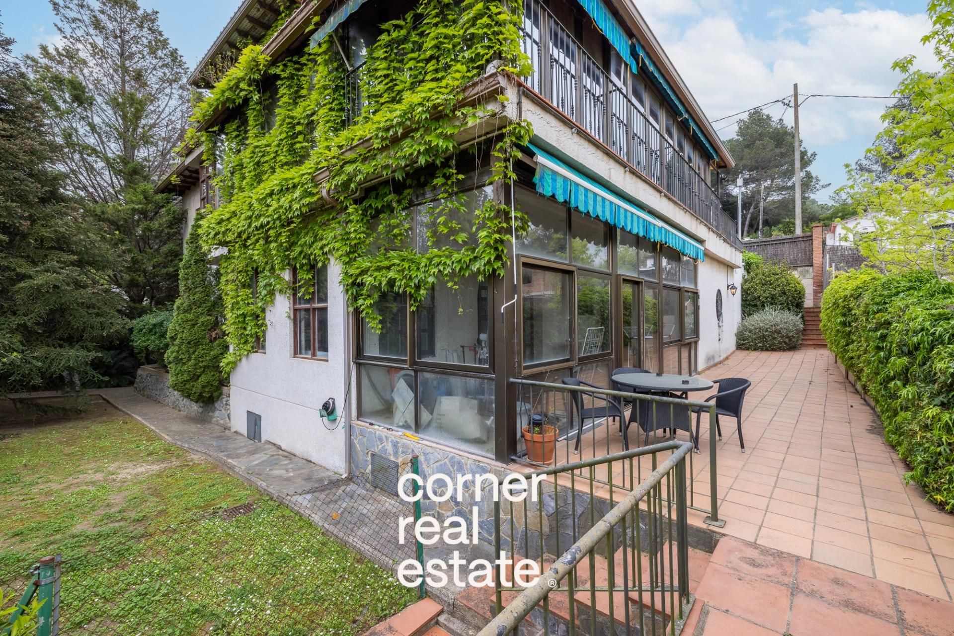 Vista exterior de Casa o chalet en venta en Sant Cugat del Vallès con Aire acondicionado y Terraza