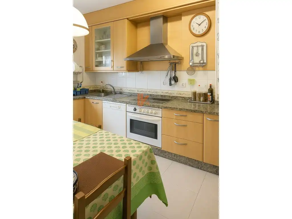 Cuina de Casa o xalet en venda en Santiago de Compostela 