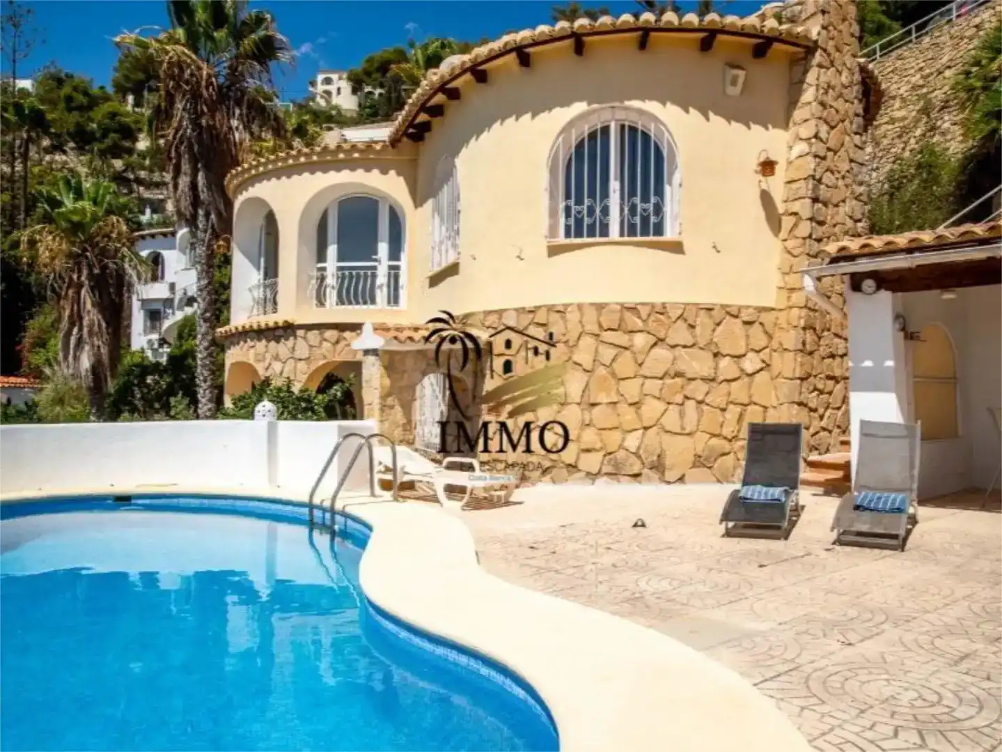 Vista exterior de Pis en venda en Benissa amb Piscina i Balcó