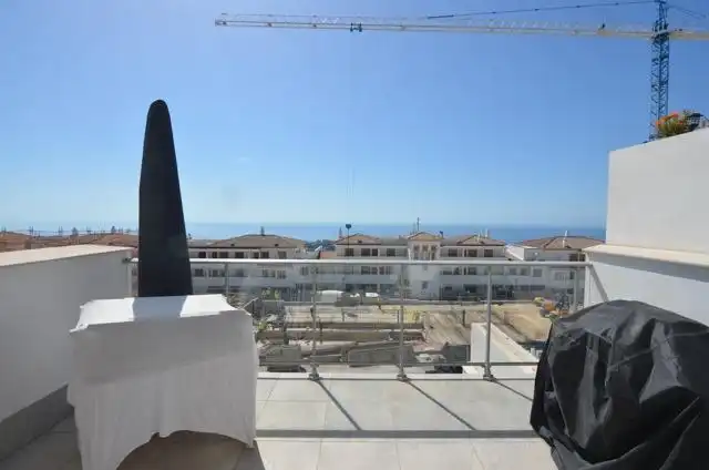 Vista exterior de Pis en venda en Benalmádena amb Aire condicionat, Calefacció i Jardí privat
