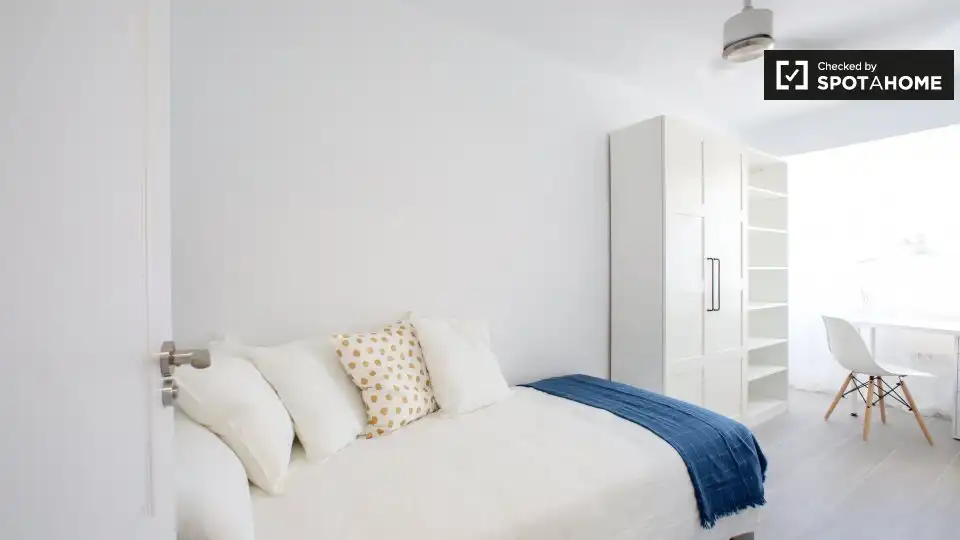 Bedroom of Flat for rent in Valencia  with Air Conditioner, Heating and Furnished