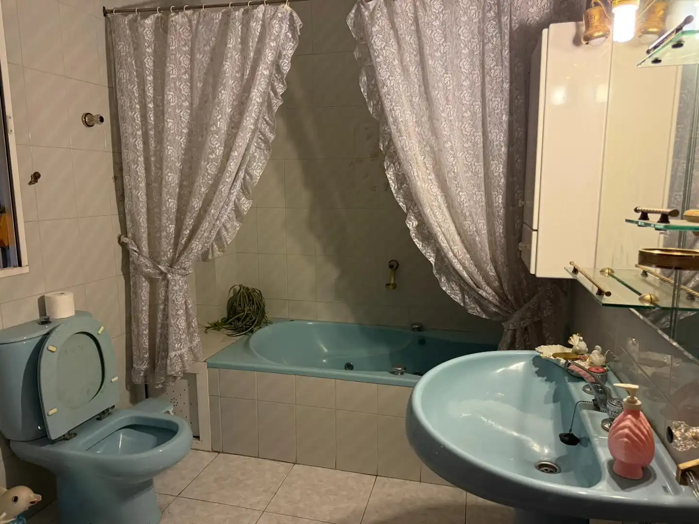 Bathroom of Houses for sale in Sevilla
