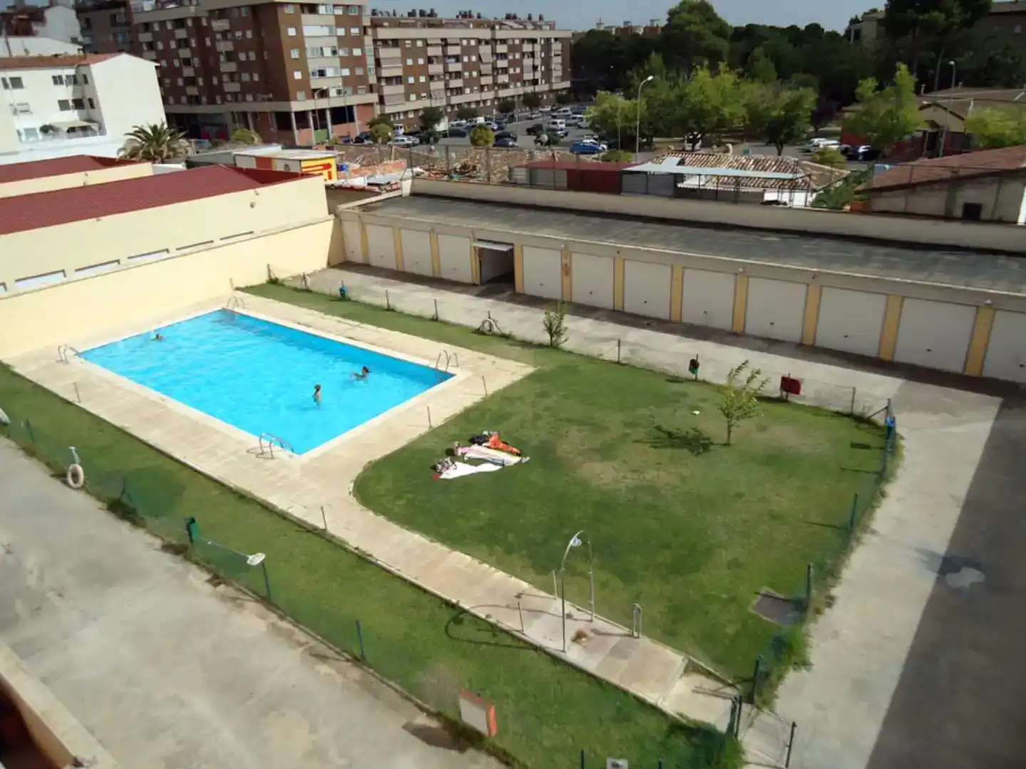 Piscina de Pis en venda en Huesca amb Traster, Piscina i Moblat