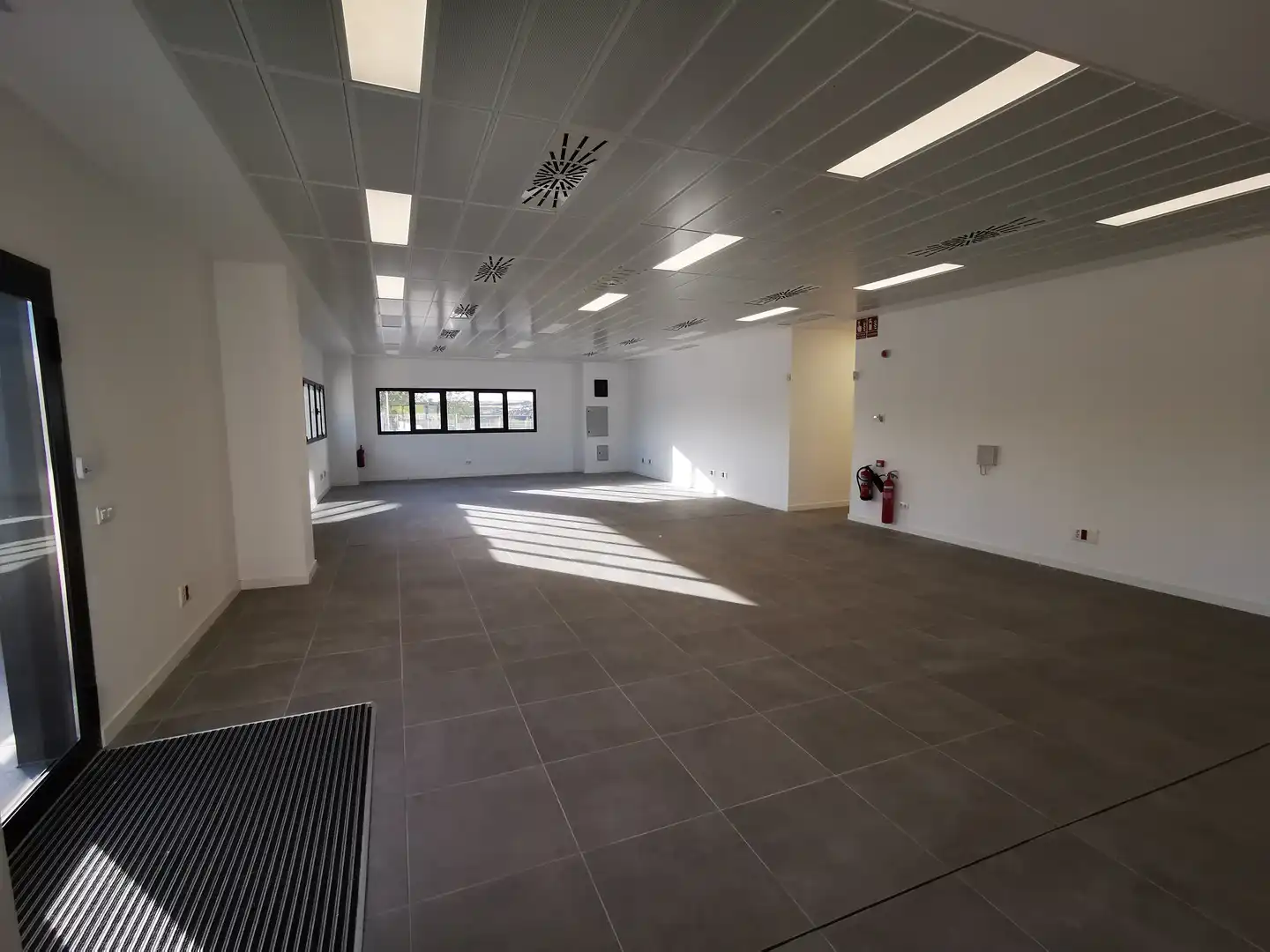 Industrial buildings for rent in Madrid  with Heating and Alarm