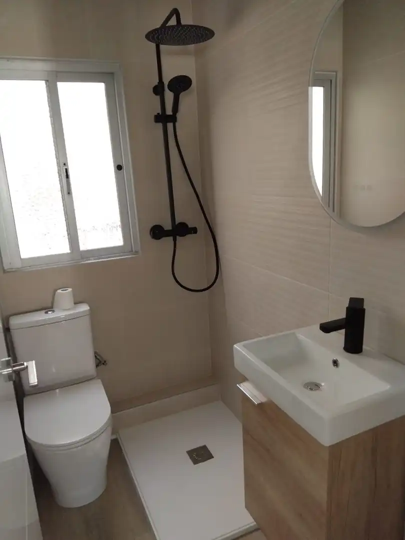 Baño de Piso en venta en Ronda con Aire acondicionado, Calefacción y Terraza