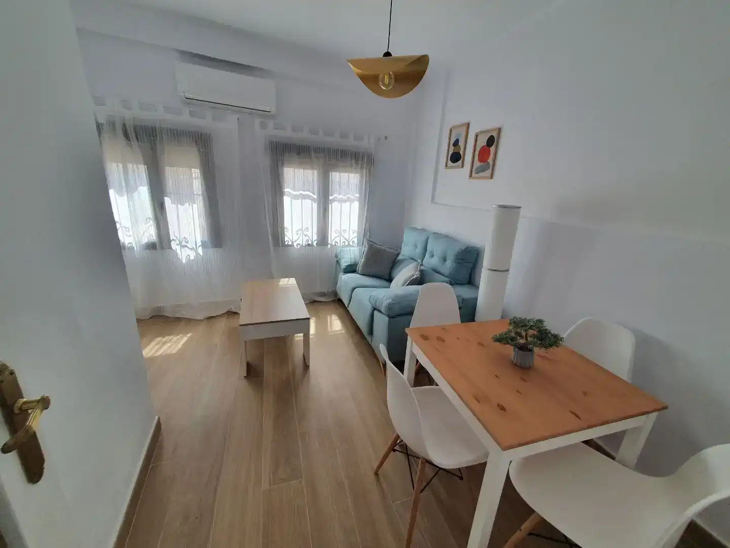 Sala de estar de Piso en venta en Baza con Aire acondicionado, Trastero y Amueblado