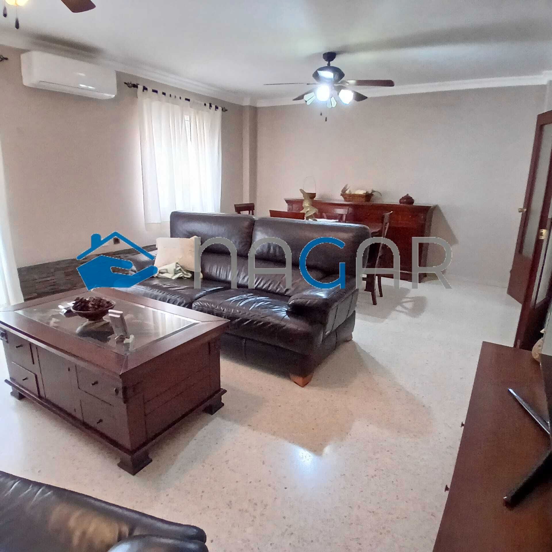 Sala d'estar de Pis en venda en La Línea de la Concepción amb Aire condicionat i Moblat