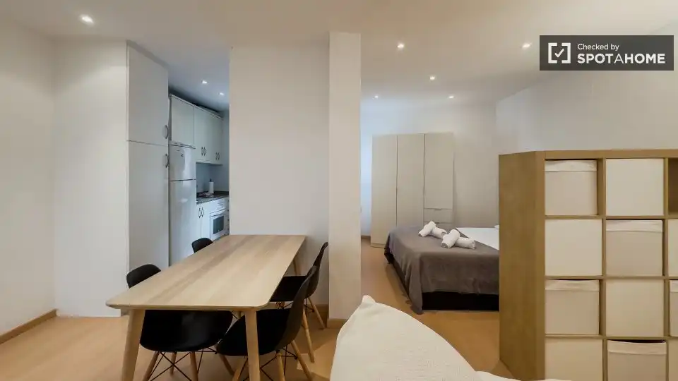 Habitació a Hostafrancs