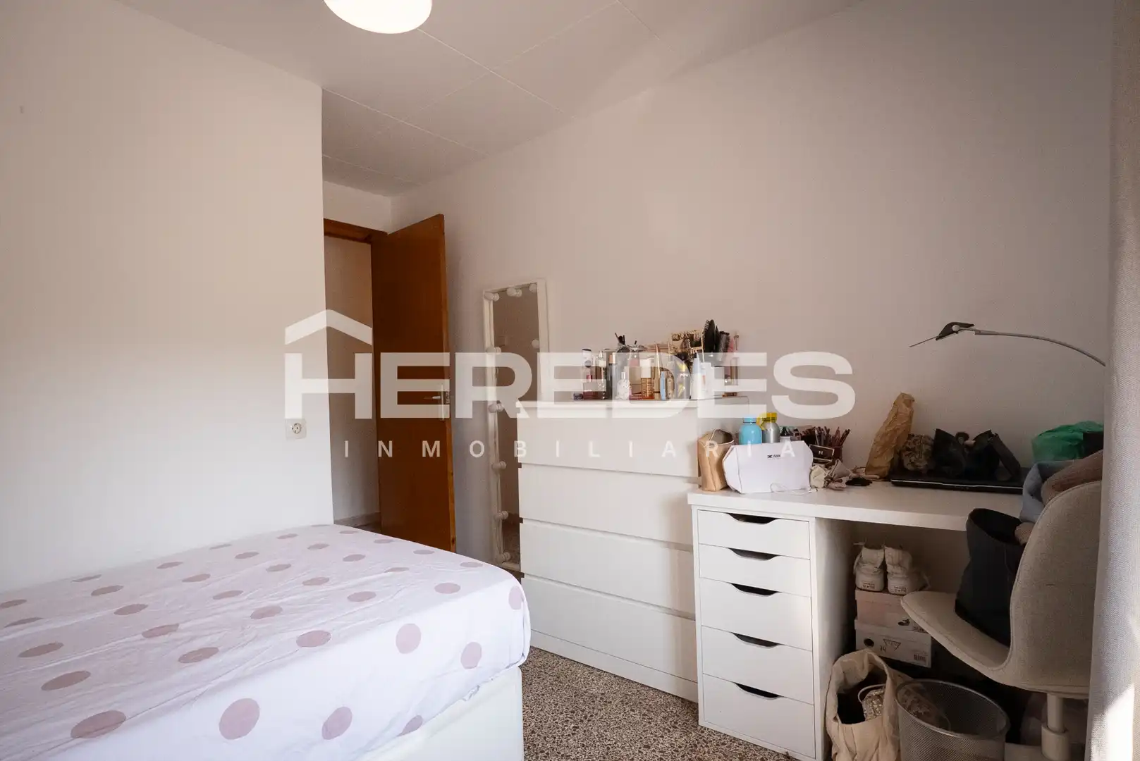 Dormitori de Casa o xalet en venda en Torrelles de Llobregat amb Jardí privat, Terrassa i Moblat