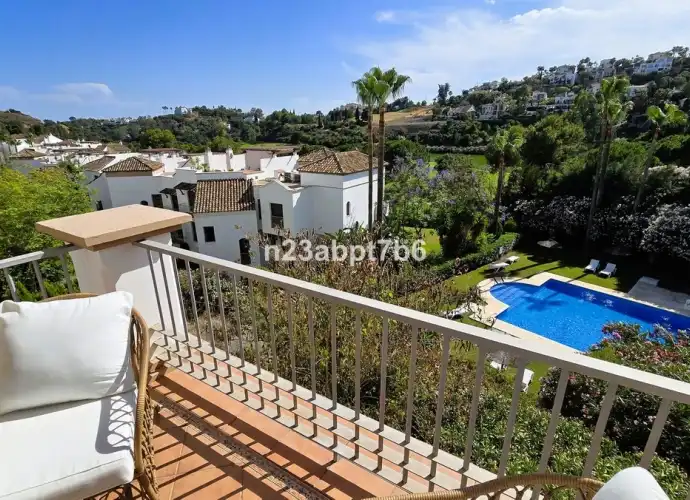 Jardí de Apartament en venda en Benahavís amb Terrassa, Moblat i Piscina comunitària